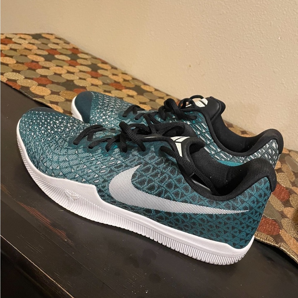 Nike kobe basketball shoe size 11.5 new without box